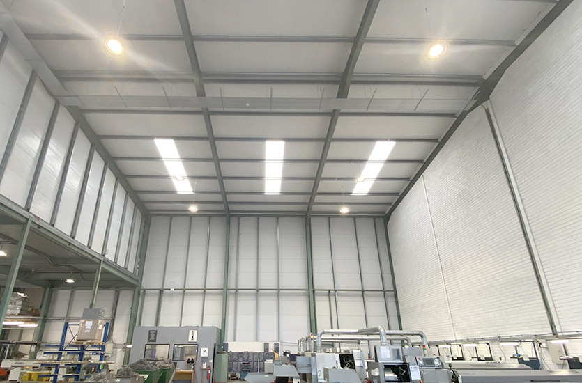 LED-Hallenbeleuchtung-23 LED HighBays Switched On