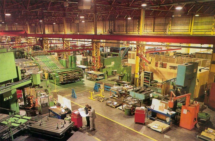 LED-Hallenbeleuchtung-9 LED HighBays in Factory