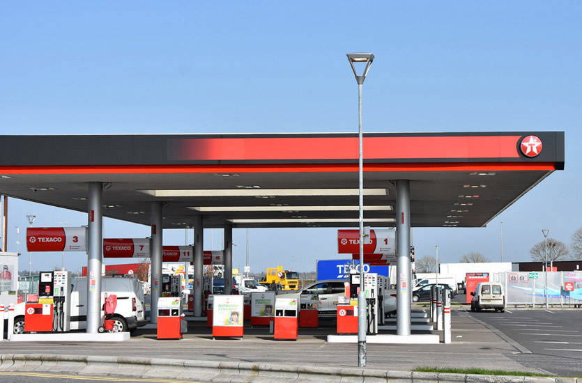 LED-Licht-am-Mast-5 Lights at a Service Station