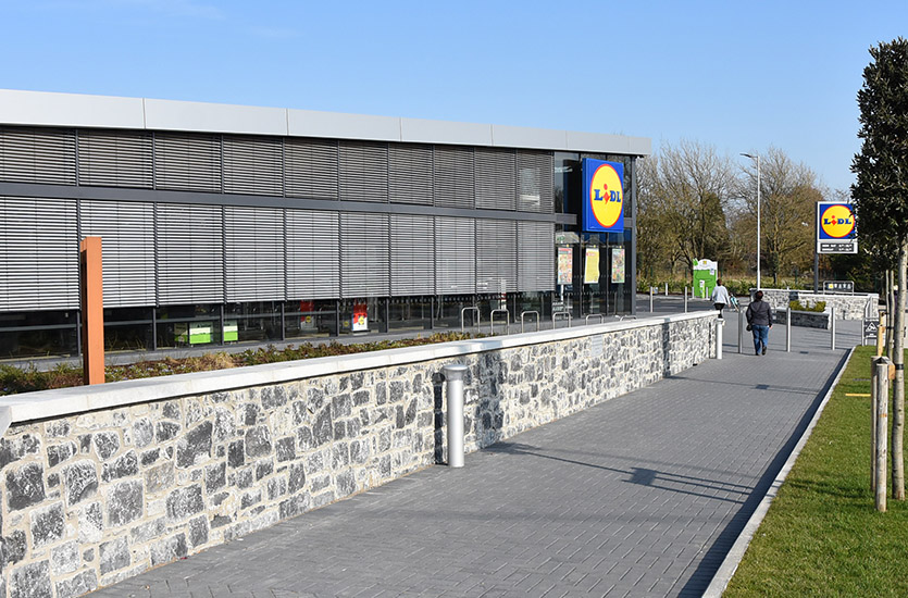 LED-Poller-2 Bollards outside Retail Store