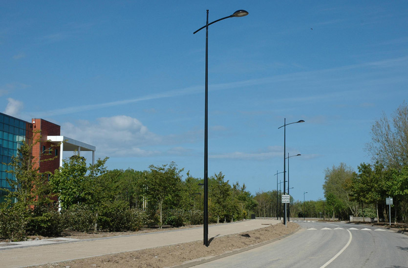 LED-Strasenlaterne-60 Conical Streetlight Pole with Decorative Bracket