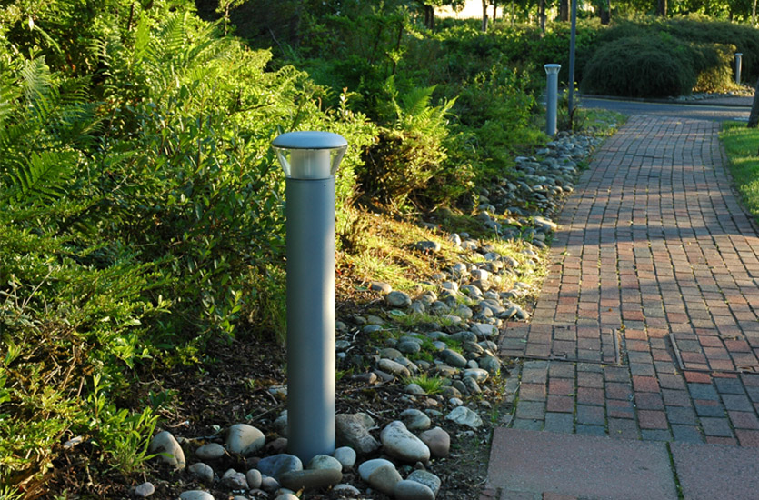 Lichtpoller-1 LED Bollard on Pathway