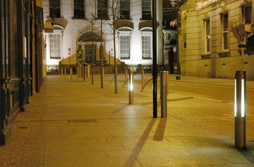 Lichtpoller-9 Stainless Steel LED Bollards Nighttime
