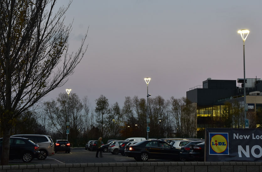 Parkplatzbeleuchtung-210e Lights outside LIDL