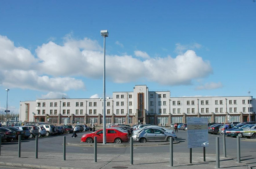 Parkplatzbeleuchtung-UHG-1 Univ Hospital Galway Lights