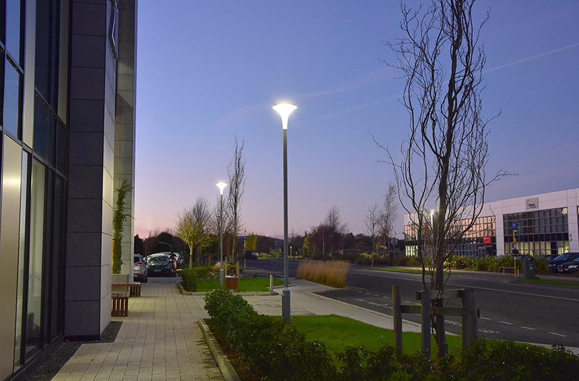 externes-Licht-fur-Lichtmast-2 Lights at Entrance to Building
